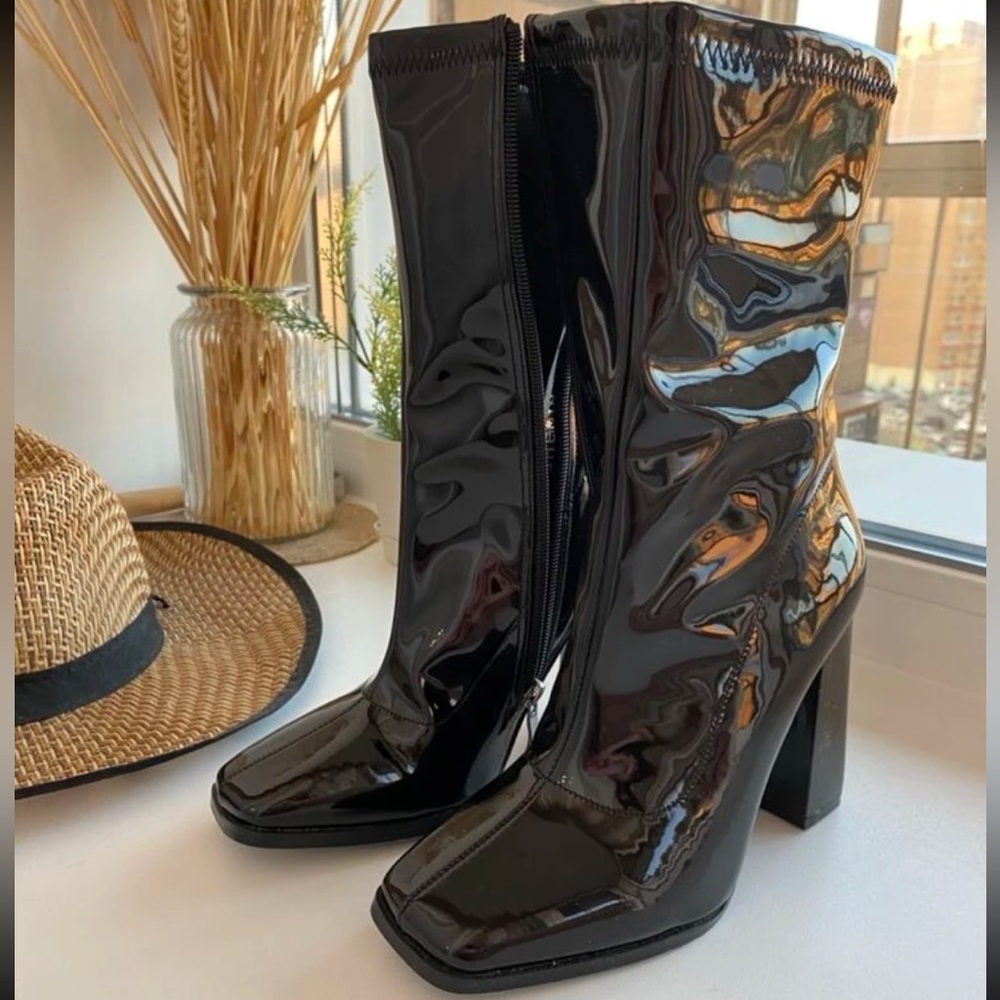 Trendy Black leather Heeled Boot